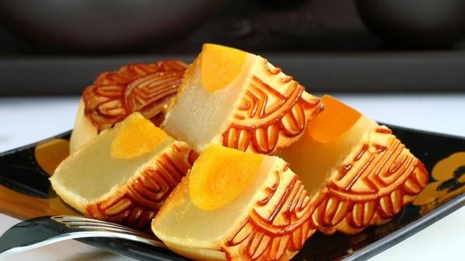 Phụ nữ mang thai nên ăn nhiều bánh trung thu đúng hay sai?