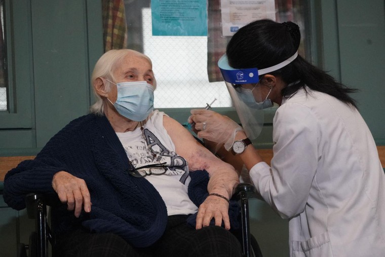 Mũi vaccine COVID-19 tăng cường làm khó chiến dịch tiêm chủng ở Mỹ ảnh 1