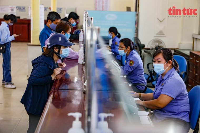 Cận cảnh ga Hà Nội ngày đầu tiên bán vé trở lại ảnh 1