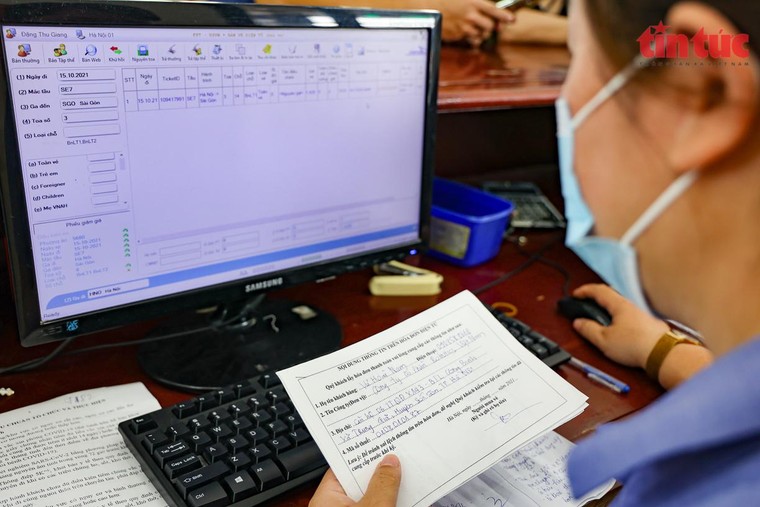 Cận cảnh ga Hà Nội ngày đầu tiên bán vé trở lại ảnh 5