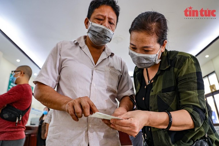 Cận cảnh ga Hà Nội ngày đầu tiên bán vé trở lại ảnh 6