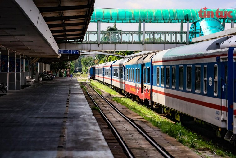 Cận cảnh ga Hà Nội ngày đầu tiên bán vé trở lại ảnh 9