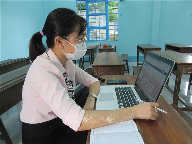 Cha mẹ lo lắng về chất lượng giáo dục, sức khỏe của con khi học trực tuyến ảnh 1