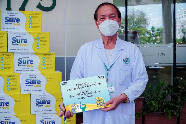 Vinamilk Sure Prevent Gold tri ân những chiến sĩ áo trắng luôn là vùng xanh của người dân Việt Nam ảnh 3