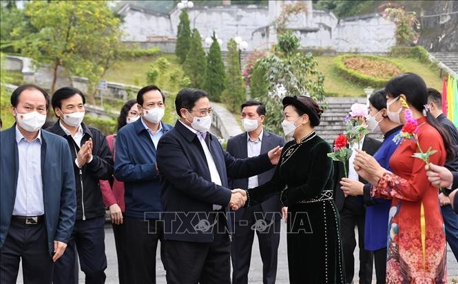 Thủ tướng dự Ngày hội Đại đoàn kết toàn dân tộc tại Khu Di tích Pác Bó ảnh 1