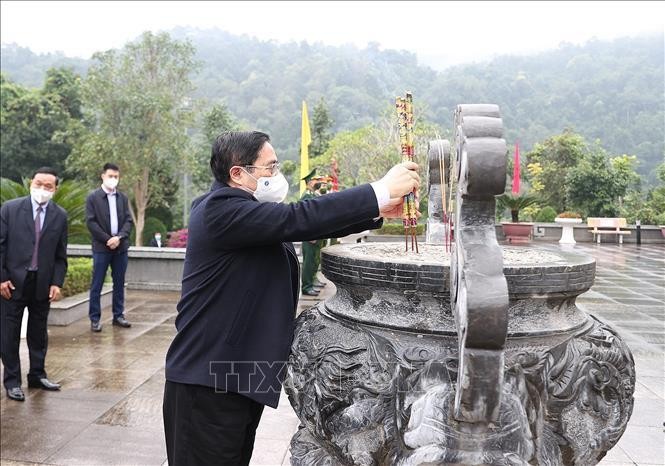 Thủ tướng dự Ngày hội Đại đoàn kết toàn dân tộc tại Khu Di tích Pác Bó ảnh 3