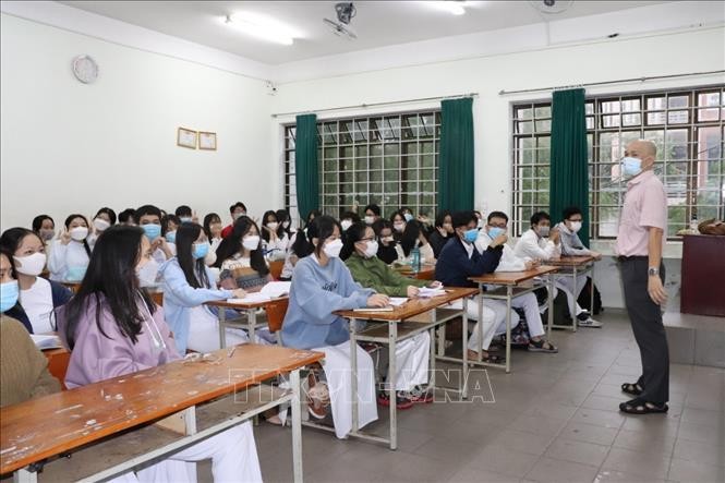 Đà Nẵng: Học sinh lớp 10 và 11 đi học trực tiếp trở lại ảnh 1