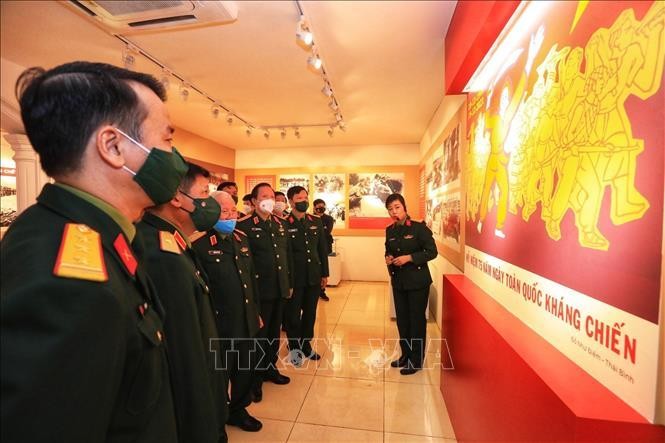 Triển lãm 'Hà Nội - Âm vang lời thề quyết tử' hào hùng Thủ đô những ngày Toàn quốc kháng chiến ảnh 1