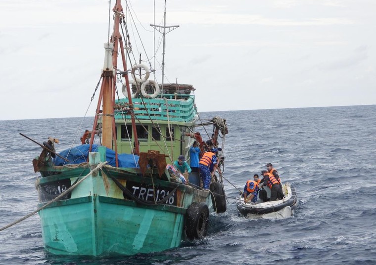 Theo quy định của Luật Cảnh sát biển Việt Nam, nội dung nào dưới đây không thuộc quyền hạn của Cảnh sát biển Việt Nam? 