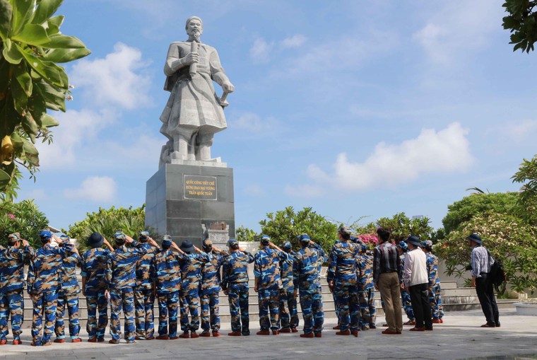 Cán bộ, chiến sĩ Cảnh sát biển Việt Nam được Luật Cảnh sát biển Việt Nam quy định như thế nào? 