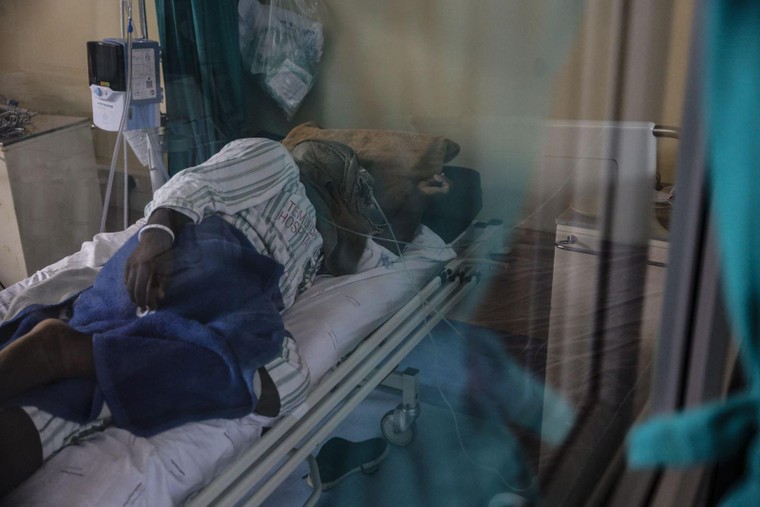 Nam Phi cho thế giới thấy manh mối ‘bình thường mới’ khi đối mặt Omicron ảnh 1