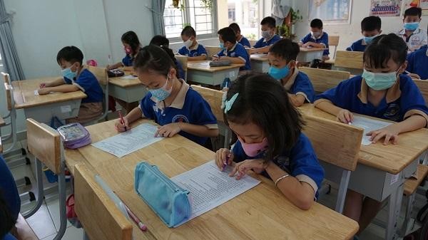 TP Hồ Chí Minh: Khoảng 7.500 học sinh tiểu học rút học bạ chuyển về quê ảnh 1
