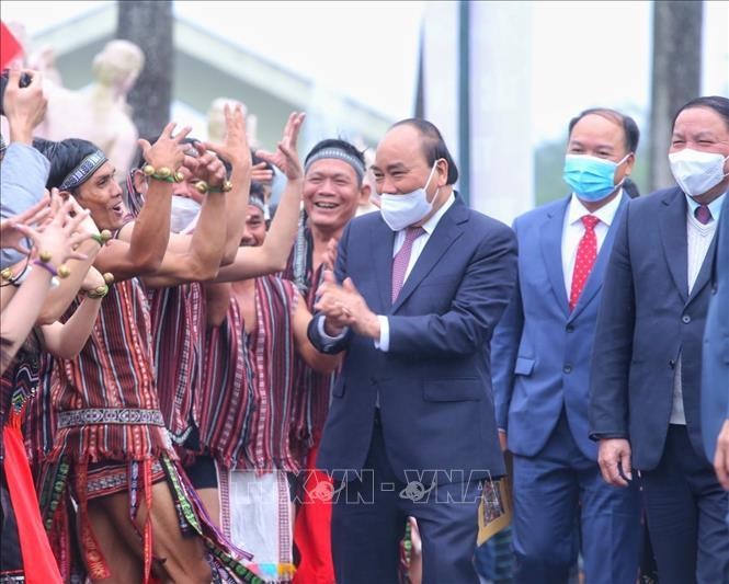 Giữ gìn và phát triển vẻ đẹp văn hóa riêng biệt của các dân tộc ảnh 1