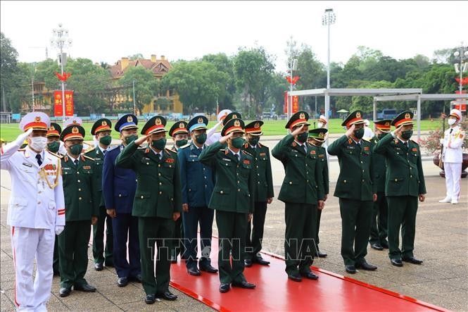 Lãnh đạo Đảng, Nhà nước viếng Chủ tịch Hồ Chí Minh nhân kỷ niệm 47 năm Ngày giải phóng miền Nam ảnh 6