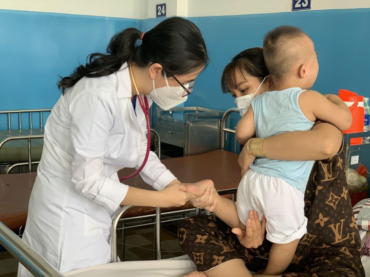 Không để dịch bệnh tay chân miệng bùng phát, lan rộng và kéo dài ảnh 1