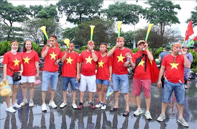 Người hâm mộ chờ đợi tấm HCV bóng đá nam của U23 Việt Nam ảnh 6