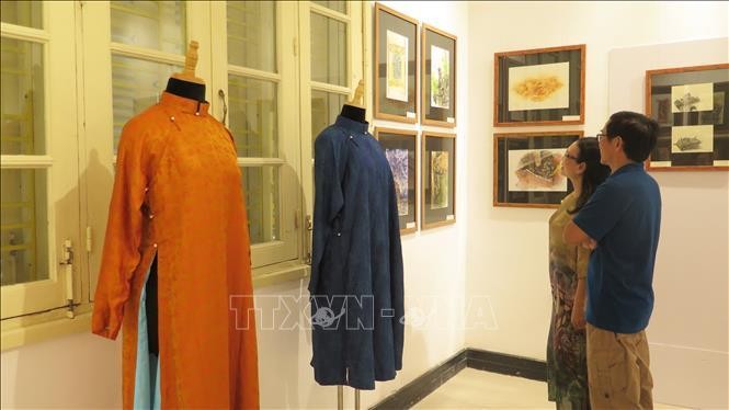 Triển lãm 'Nét đẹp di sản Cố Đô Huế qua thơ ca, hội họa' ảnh 1