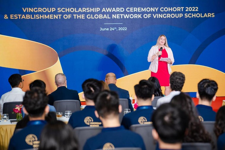 Vingroup trao 48 tỷ đồng học bổng du học Thạc sĩ, Tiến sĩ KHCN 2022 ảnh 1