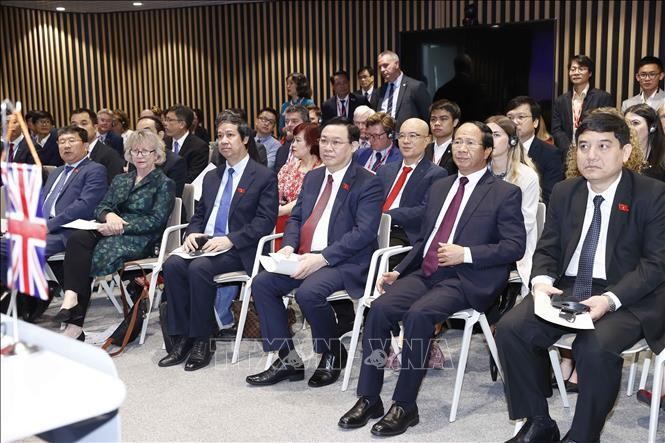 Chủ tịch Quốc hội Vương Đình Huệ dự Diễn đàn hợp tác giáo dục Việt Nam - Anh ảnh 1