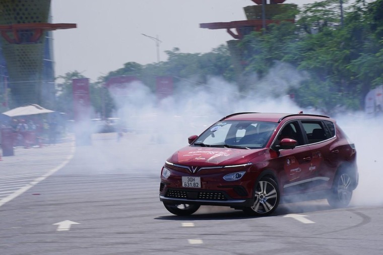 Lọt top xe bán chạy nhất Việt Nam, VinFast VF e34 khẳng định vị thế ô tô điện quốc dân cho mọi nhà ảnh 1