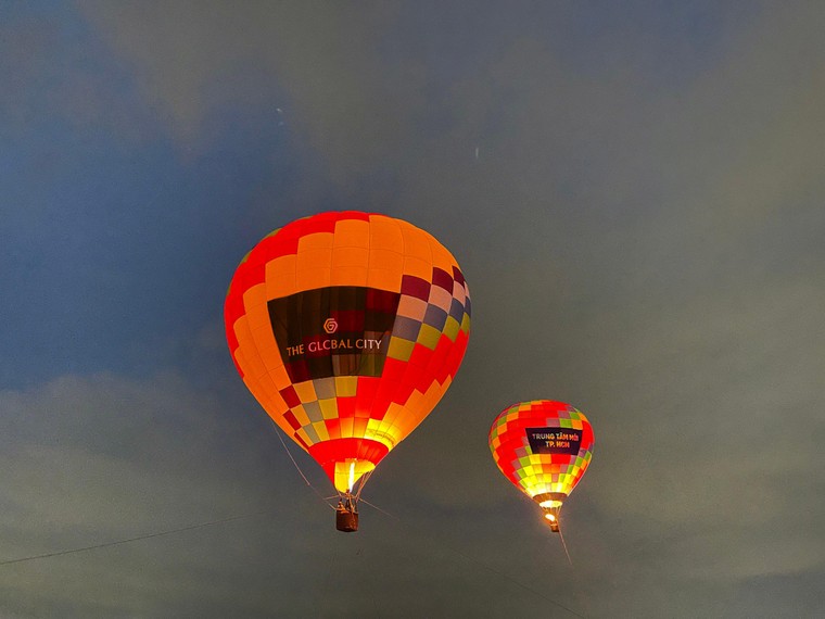 Khinh khí cầu 'trung tâm mới' rực rỡ sắc màu, chào đón 'Lễ hội Nhạc nước lớn nhất Đông Nam Á' ảnh 1