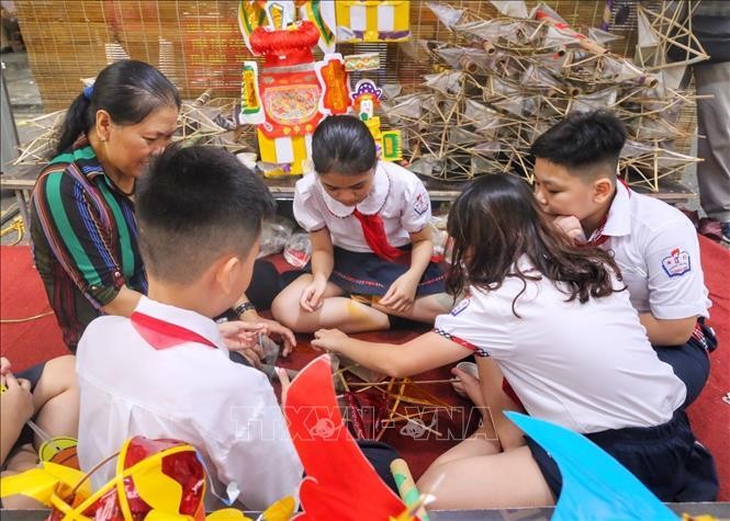 Đón Trung thu tại các không gian văn hóa trong khu Phố cổ Hà Nội ảnh 1