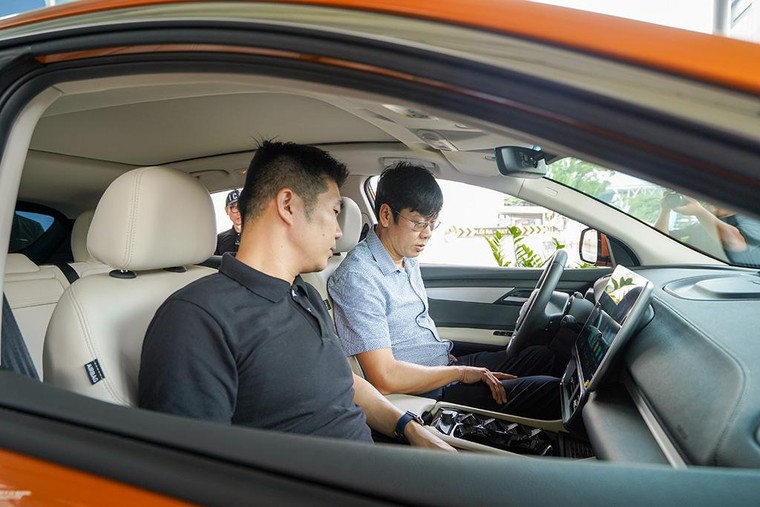 Người Sài Gòn lái thử VinFast VF 8: 'Đáng mua nhất trong tầm giá 1 tỷ đồng!' ảnh 4