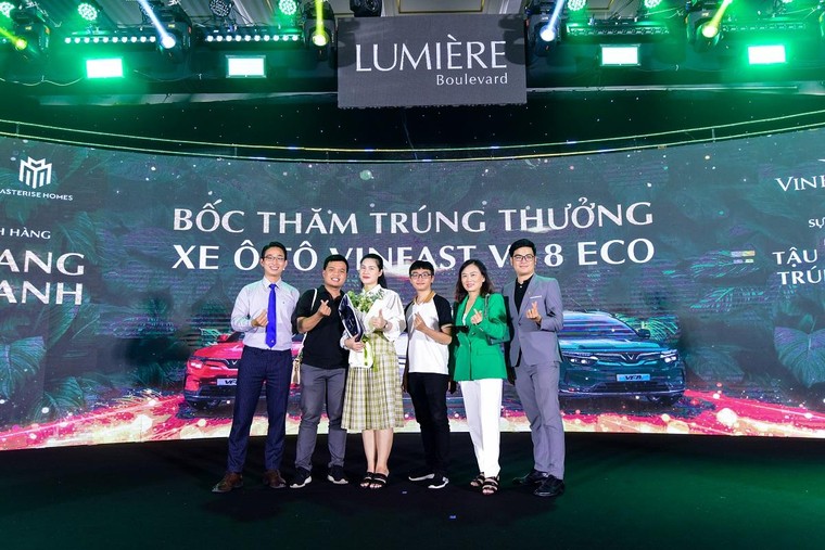 Mua nhà Lumière Boulevard, trúng xe VinFast VF 8 ảnh 3