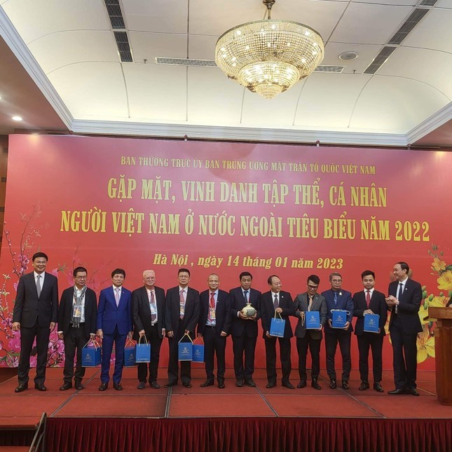 Hạnh phúc trào dâng sau gần 40 năm đón Tết tại Việt Nam ảnh 2