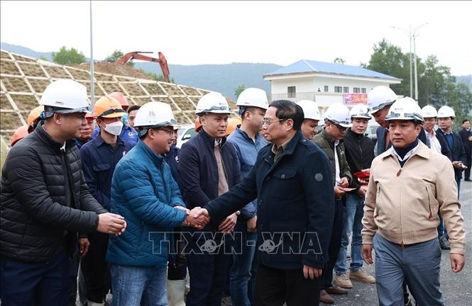 Thủ tướng: Thi công cao tốc bảo đảm tiến độ, chất lượng, không đội vốn ảnh 1