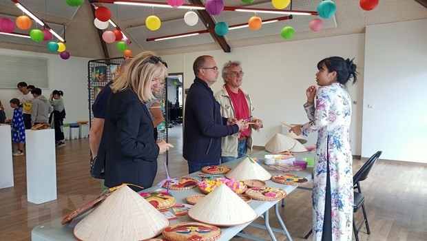 Nửa thế kỷ quan hệ Việt Nam và Pháp tỏa sáng ở Larmor-Plage ảnh 1