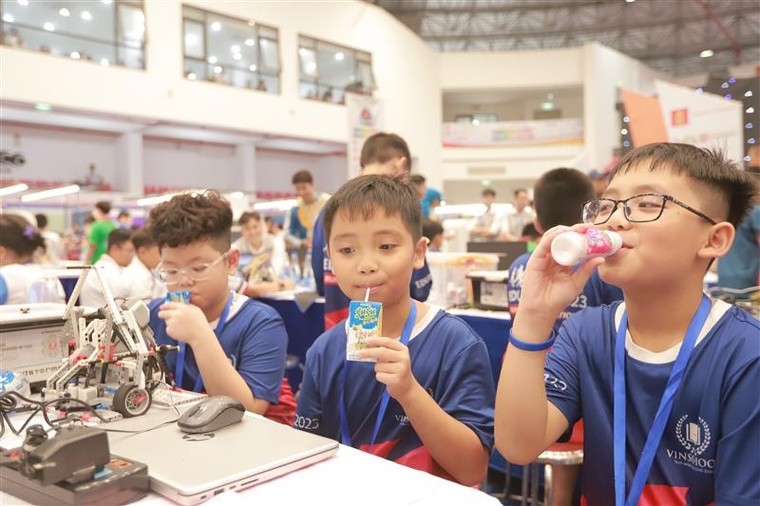 Vinamilk tiếp sức nhà vô địch nhí bứt phá tại Robotacon WRO 2023 ảnh 5
