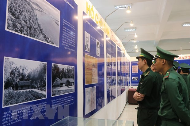 Khai mạc triển lãm chuyên đề 'Hồ Chí Minh - chân dung một con người' ảnh 1