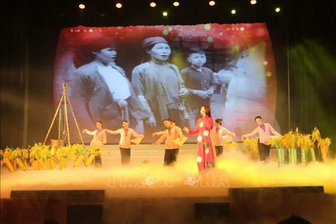 Khai mạc Liên hoan Tiếng hát làng Sen năm 2024 ảnh 1