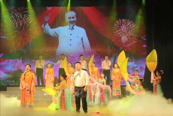 Khai mạc Liên hoan Tiếng hát làng Sen năm 2024 ảnh 2