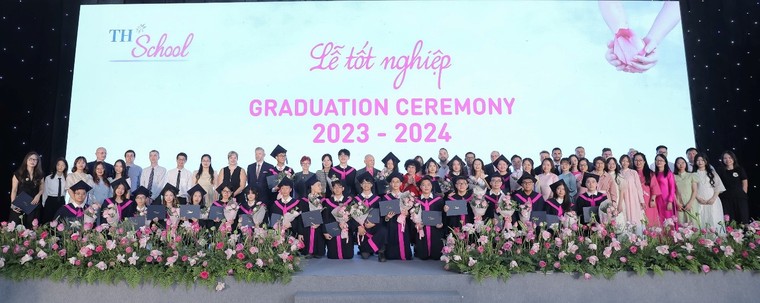 Lễ tốt nghiệp ấm áp đầy lưu luyến của khối trung học ảnh 1