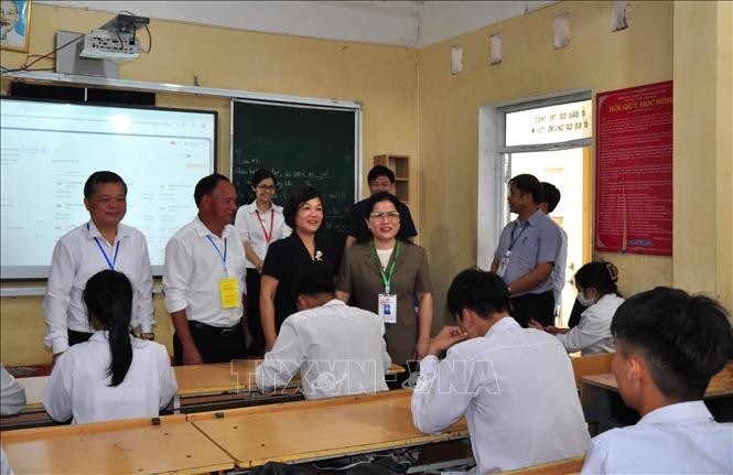 Thi tốt nghiệp THPT 2024: Quan tâm hỗ trợ học sinh có hoàn cảnh khó khăn, vùng sâu, vùng xa ảnh 1