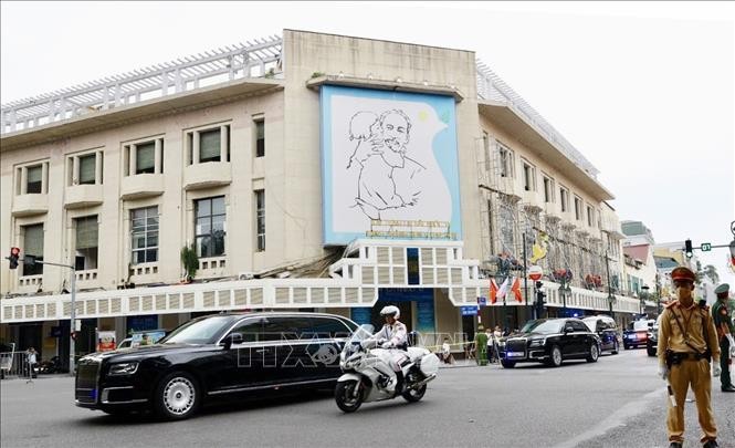 Lễ đón chính thức Tổng thống LB Nga Vladimir Putin thăm cấp Nhà nước tới Việt Nam ảnh 6