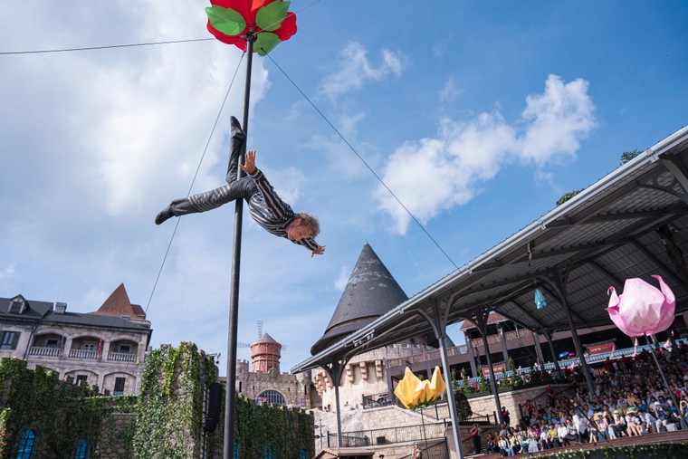 Hơn 200 nghệ sĩ quy tụ trong show diễn mới toanh tại Sun World Ba Na Hills ảnh 3