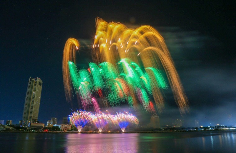 Nhìn lại những khoảnh khắc pháo hoa đẹp nhất đưa Trung Quốc và Phần Lan vào chung kết DIFF 2024 ảnh 4