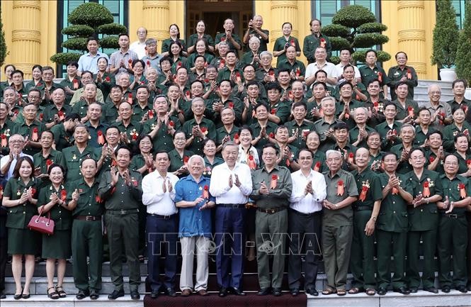 Chủ tịch nước Tô Lâm gặp mặt các cựu Thanh niên xung phong ảnh 1