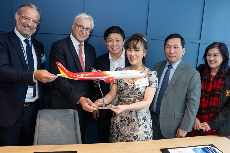 Vietjet và Airbus ký kết hợp đồng 20 tàu A330neo trị giá 7,4 tỷ Đô la Mỹ tại Farnborough Airshow ảnh 2