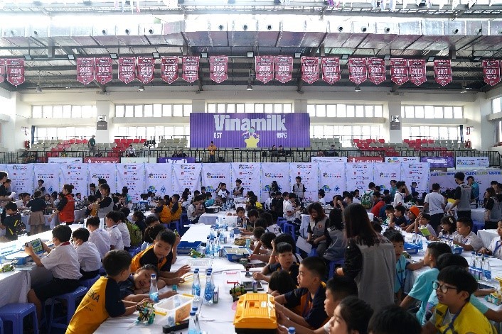 Các thí sinh Robotacon WRO 2024 cùng Vinamilk trở thành “đồng minh trái đất” ảnh 1
