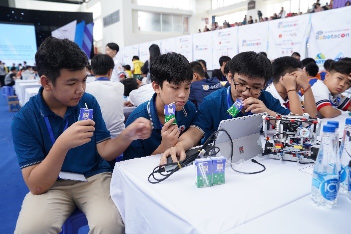 Các thí sinh Robotacon WRO 2024 cùng Vinamilk trở thành “đồng minh trái đất” ảnh 4