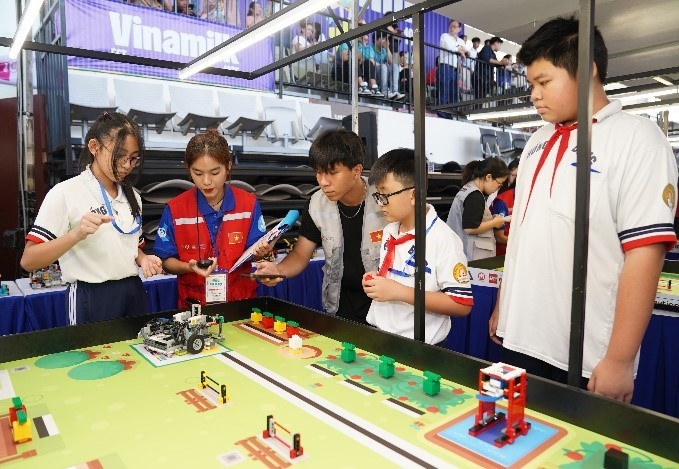 Các thí sinh Robotacon WRO 2024 cùng Vinamilk trở thành “đồng minh trái đất” ảnh 5