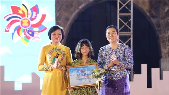 Thiếu nhi vẽ gần 300 bức tranh thể hiện tình yêu Hà Nội ảnh 1