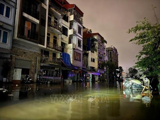 Lũ trên sông Hồng ở Hà Nội vượt báo động 2, đe doạ an toàn nhiều tuyến đê và tính mạng, tài sản của người dân ảnh 3