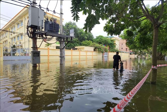 Mưa lớn, nhiều trường học ở Hà Nội và một số tỉnh tạm dừng học trực tiếp ảnh 1