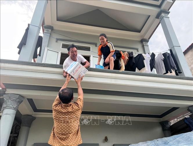 Dồn lực hỗ trợ người dân vùng rốn lũ Nho Quan ảnh 2