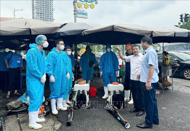 Củng cố, duy trì đội cơ động hỗ trợ tuyến dưới xử lý dịch bệnh trong mưa lũ ảnh 1